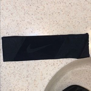 NIKE HEADBAND